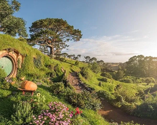 Hobbiton Movie Set Small Group Tour from Auckland 